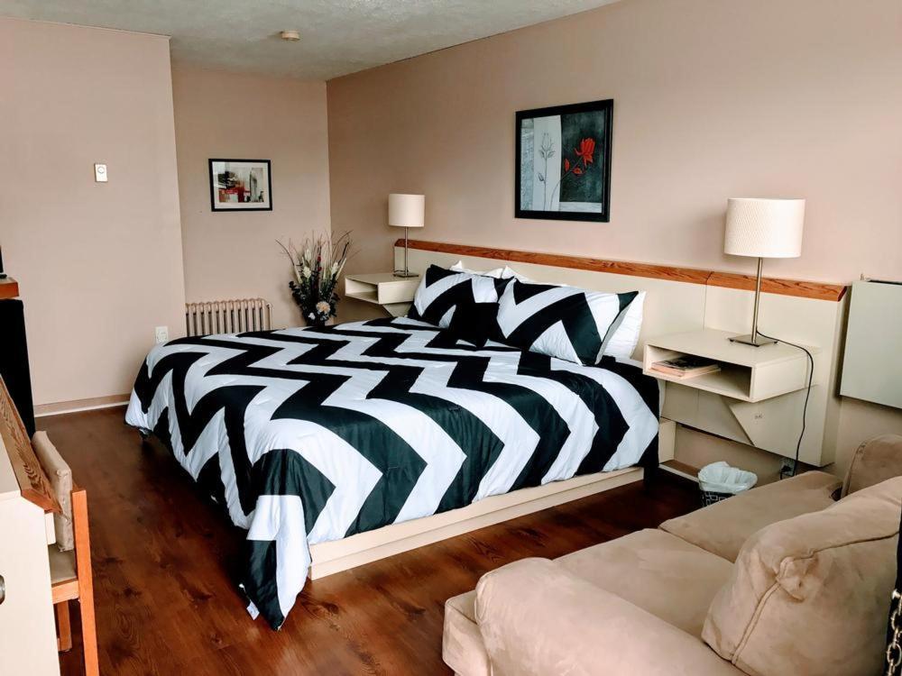 Motel Belle Riviere Saint-Jean-sur-Richelieu Dış mekan fotoğraf