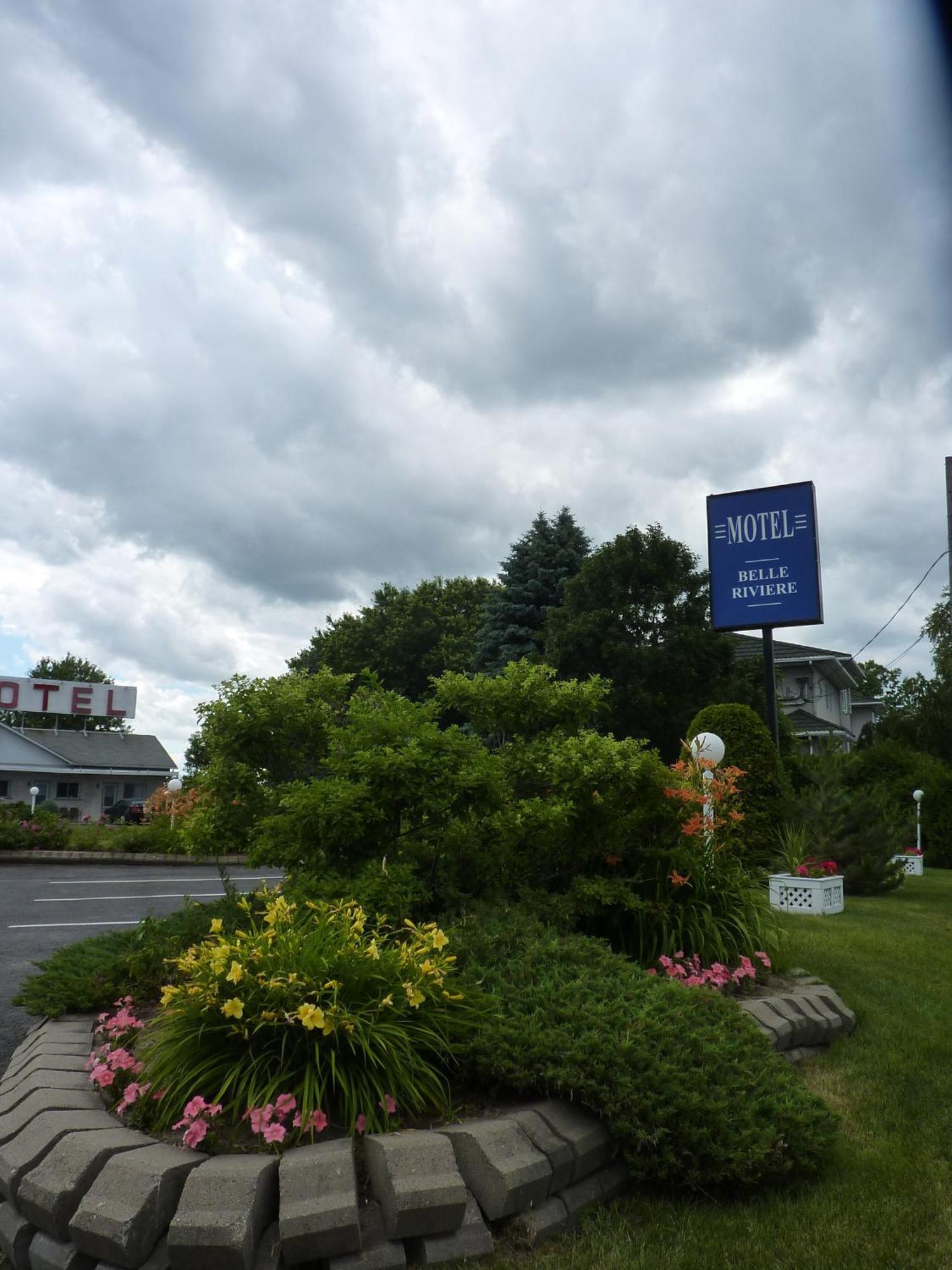 Motel Belle Riviere Saint-Jean-sur-Richelieu Dış mekan fotoğraf