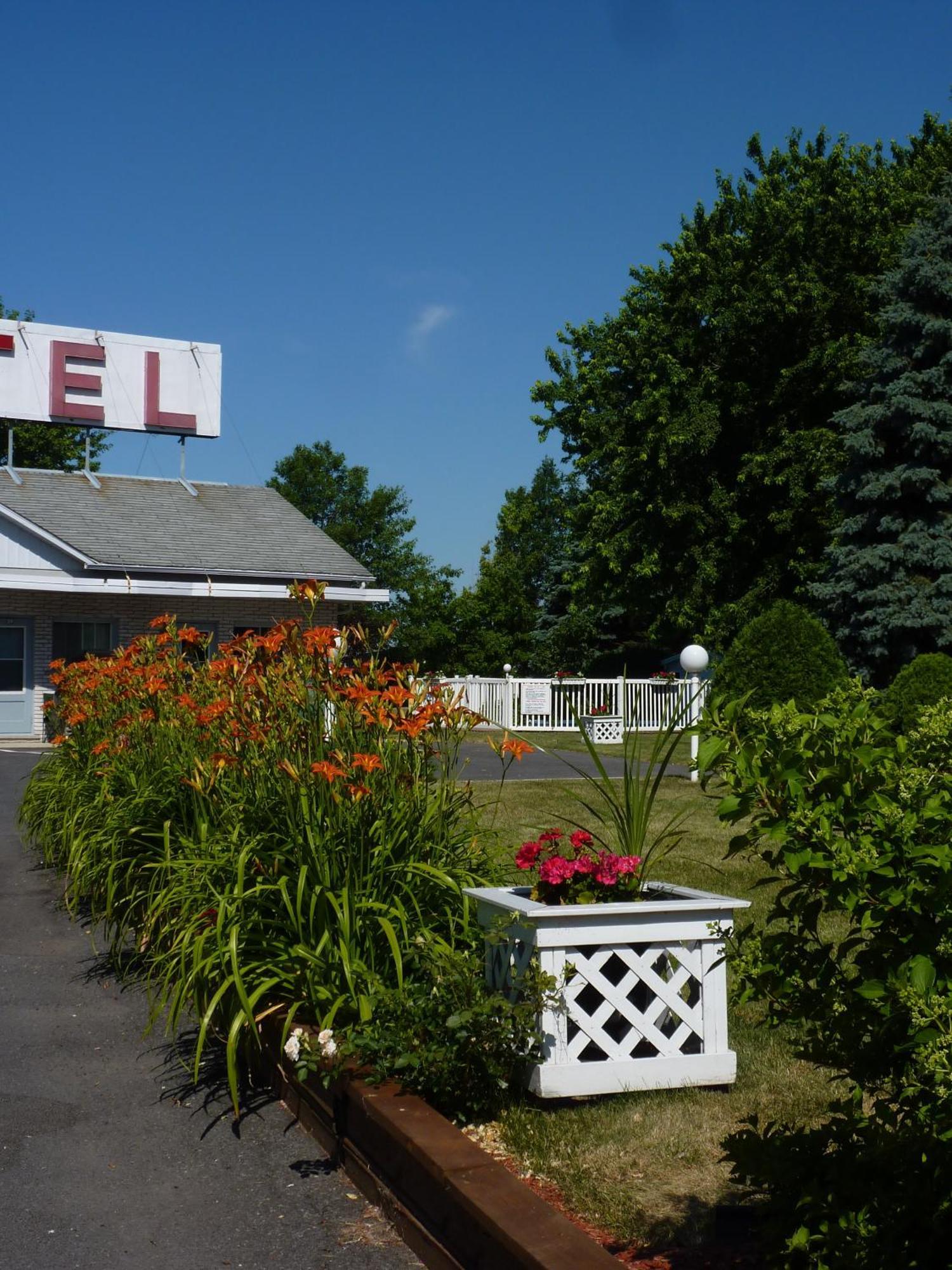 Motel Belle Riviere Saint-Jean-sur-Richelieu Dış mekan fotoğraf