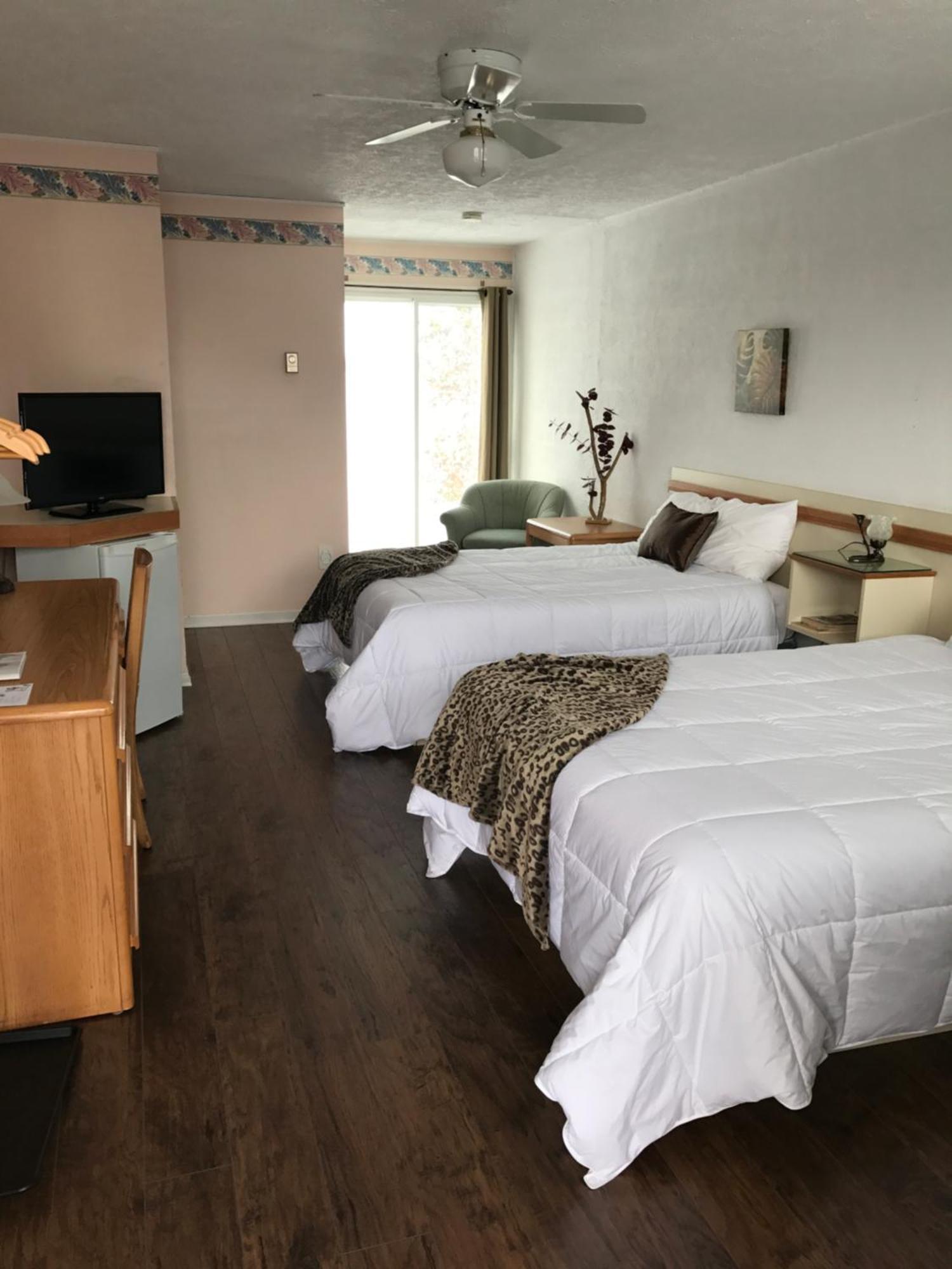 Motel Belle Riviere Saint-Jean-sur-Richelieu Oda fotoğraf