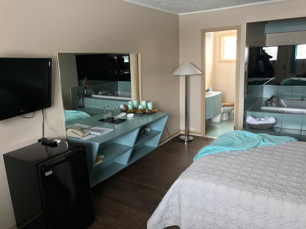 Motel Belle Riviere Saint-Jean-sur-Richelieu Dış mekan fotoğraf