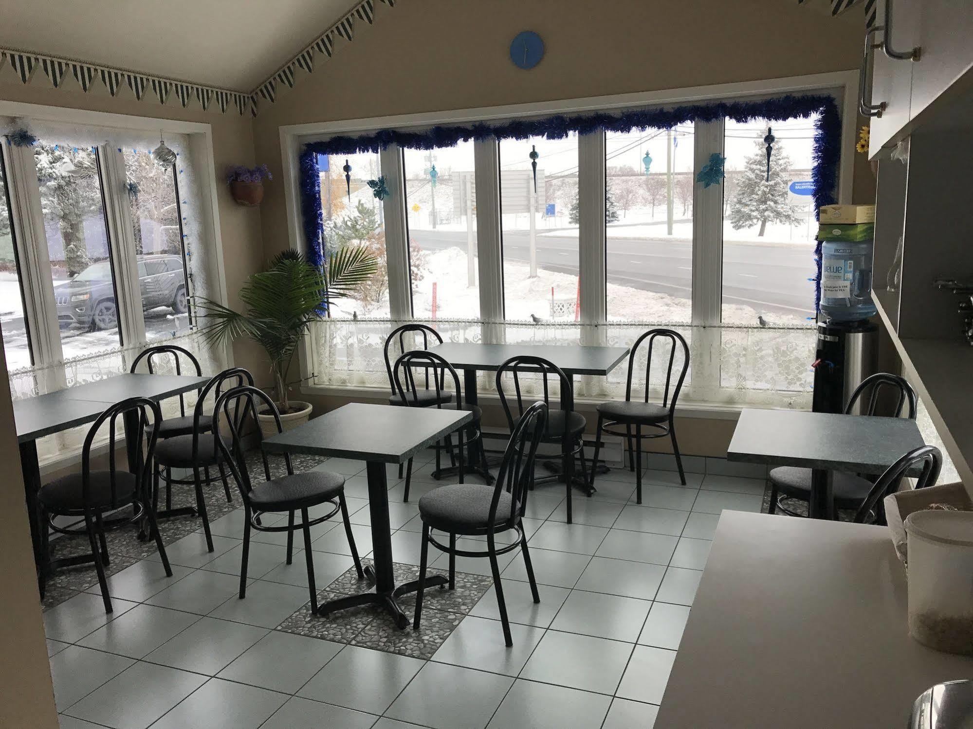 Motel Belle Riviere Saint-Jean-sur-Richelieu Dış mekan fotoğraf