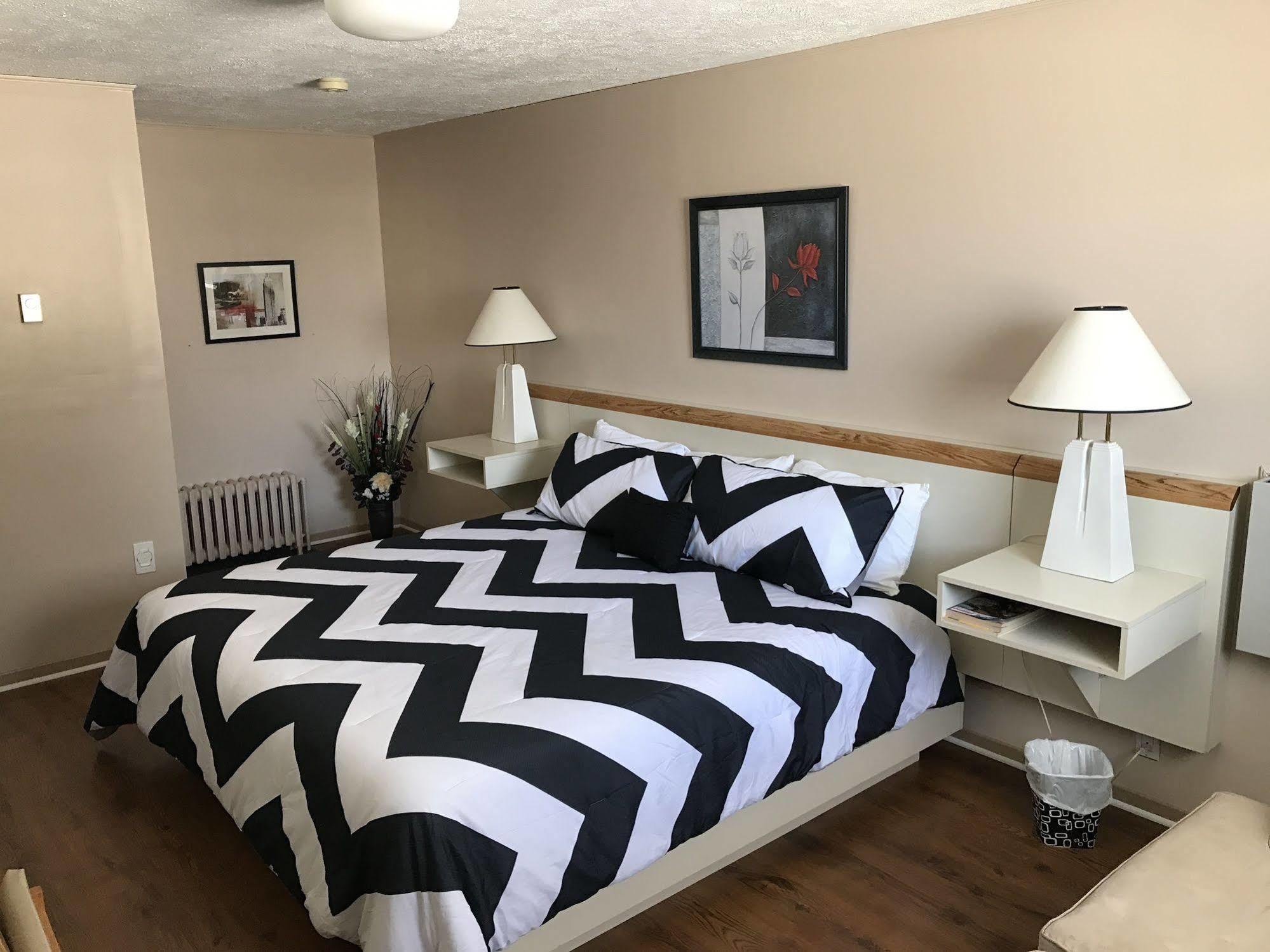 Motel Belle Riviere Saint-Jean-sur-Richelieu Dış mekan fotoğraf