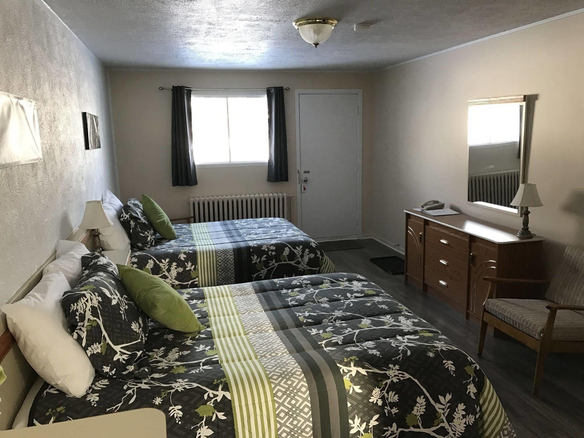 Motel Belle Riviere Saint-Jean-sur-Richelieu Dış mekan fotoğraf