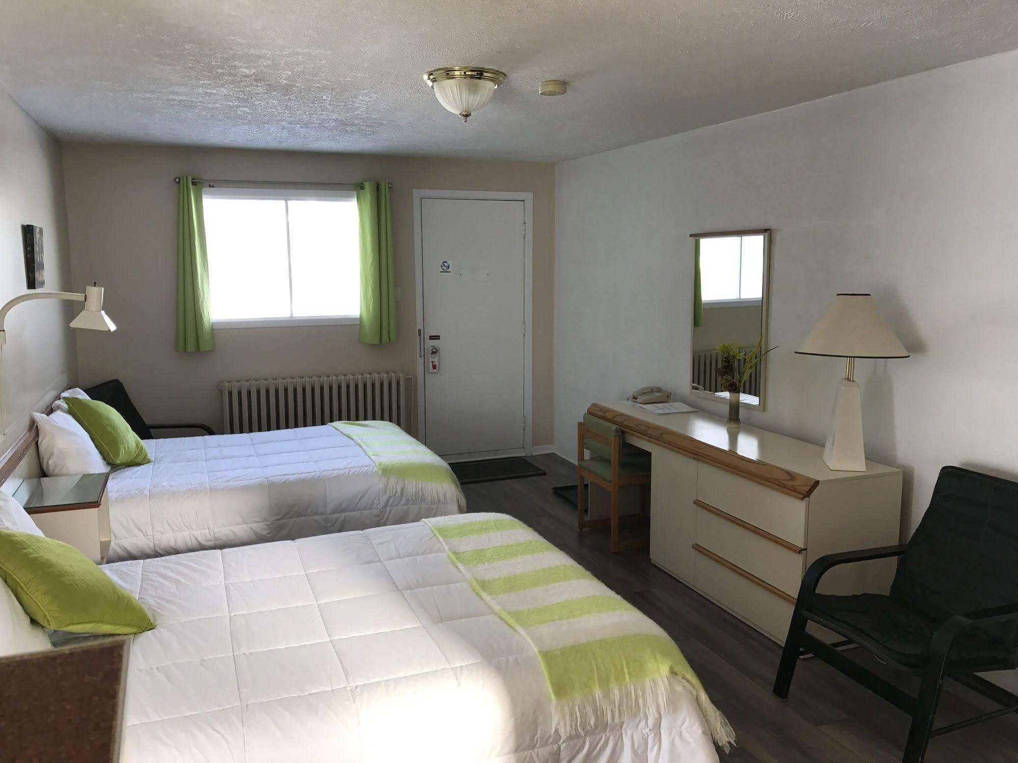 Motel Belle Riviere Saint-Jean-sur-Richelieu Dış mekan fotoğraf