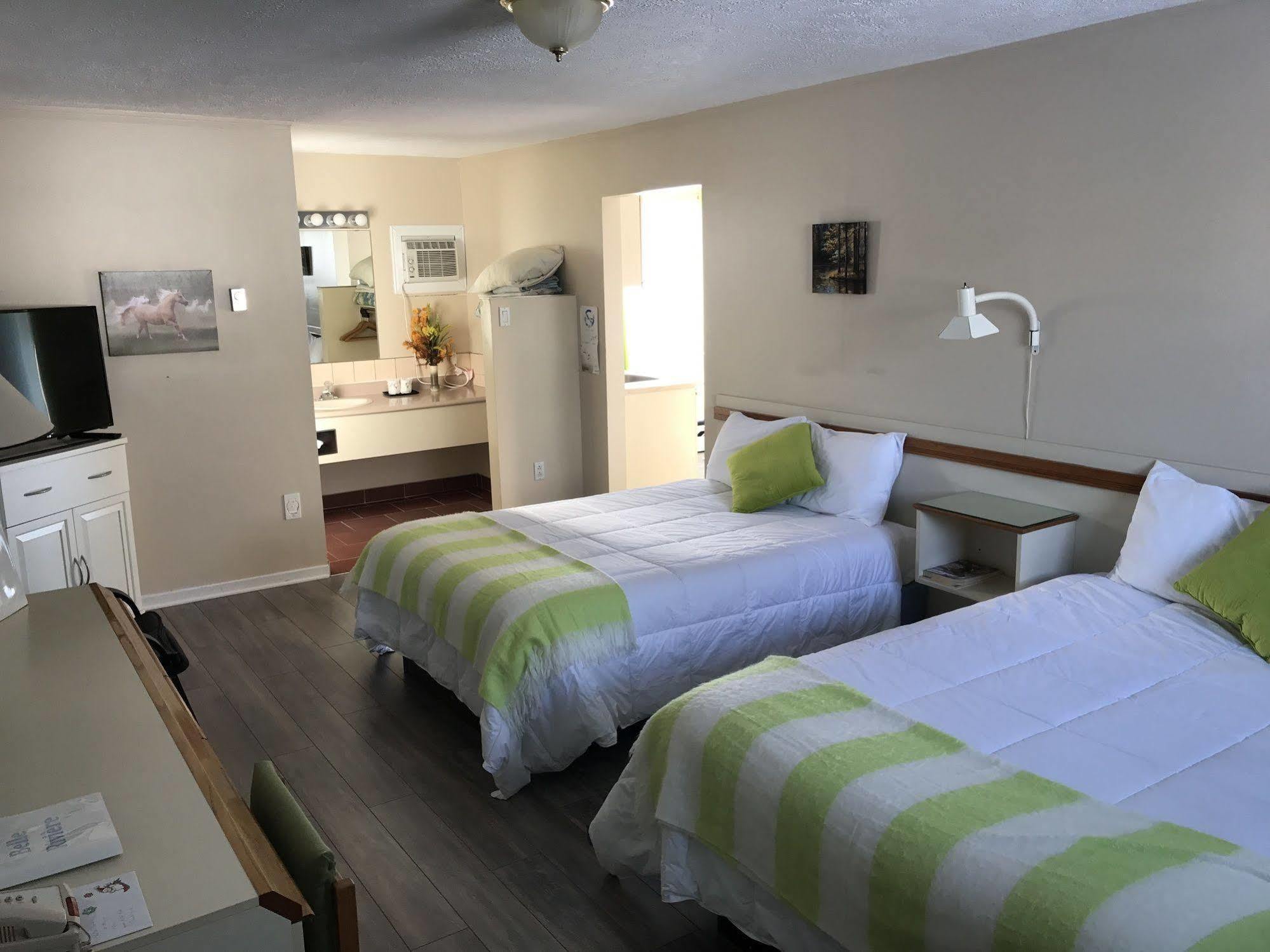 Motel Belle Riviere Saint-Jean-sur-Richelieu Dış mekan fotoğraf
