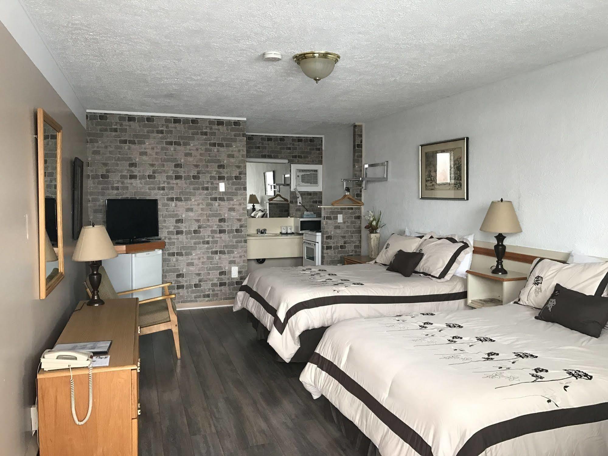 Motel Belle Riviere Saint-Jean-sur-Richelieu Dış mekan fotoğraf