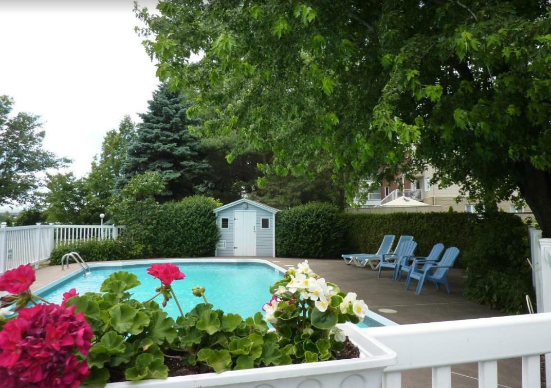 Motel Belle Riviere Saint-Jean-sur-Richelieu Dış mekan fotoğraf
